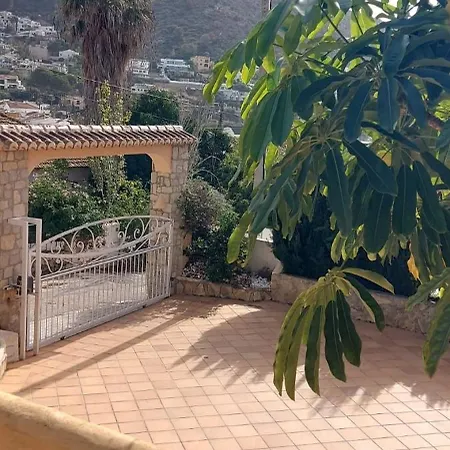 En Con Piscina 100 M De La Playa Moraira